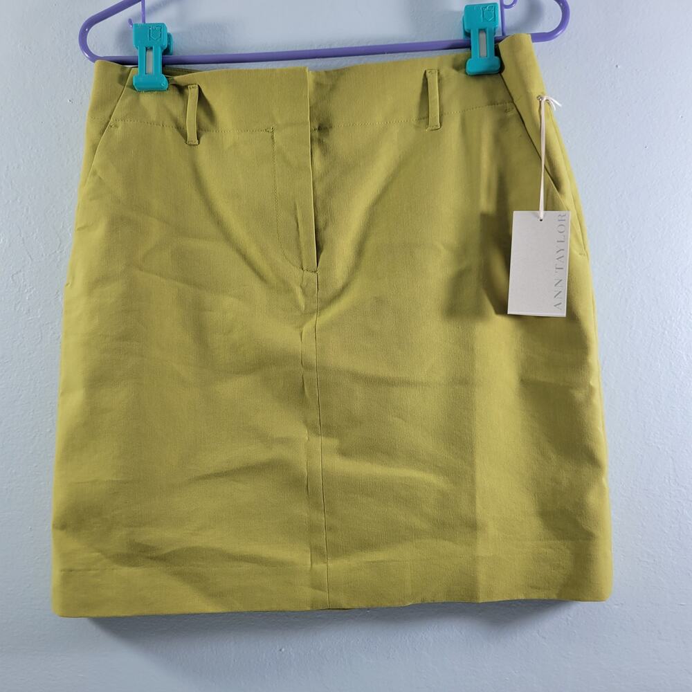NWT Ann Taylor Women's Green Mini Skirt Size 4  41123-0221
